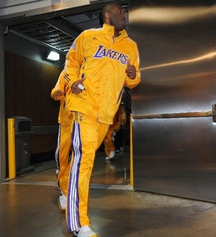 看光了必須娶？消防救輕生女意外脫褲 3個月後他倆成婚了.